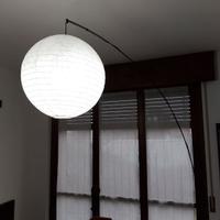 Lampada ikea ad arco con lampadario abbinato