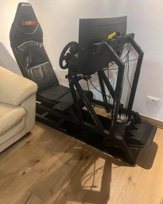 Next Level Racing F-GT + Supporto Triplo Monitor