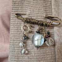 Spilloni   realizzati  a mano