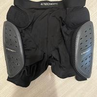 Tavola snowboard, protezioni, mascherina, guanti..