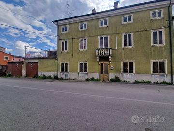 Villa di 170 m² con 2 locali e box auto doppio a L
