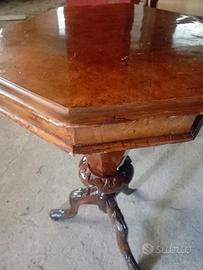 tavolo in legno massello per gioco di carte