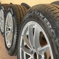 Cerchi originali BMW da 17" con gomme Pirelli