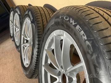 Cerchi originali BMW da 17" con gomme Pirelli