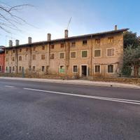 COMPENDIO IMMOBILIARE DA RISTRUTTURARE - IDEALE...