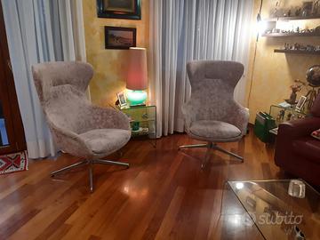 Coppia di poltrone  di design.