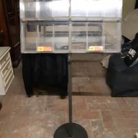Espositore per deplian e volantini