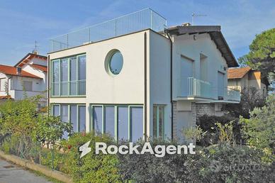 Villa di 218 m² con più di 5 locali a Camaiore