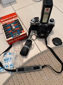 Macchina fotografica Fujica STX-1 con flash