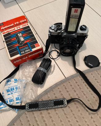 Macchina fotografica Fujica STX-1 con flash