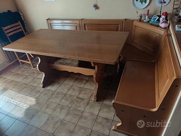 Cassapanca ad angolo con tavolo