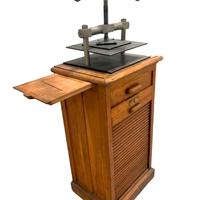 Antico torchio da rilegatore con mobiletto 1930