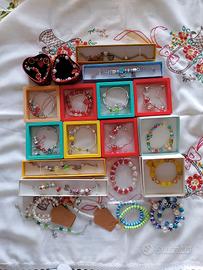 LOTTO 25 BRACCIALI DONNA CON SCATOLA – 45€