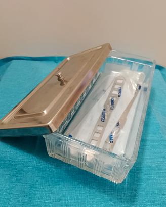 Contenitore medico in vetro + strumenti.