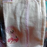 Accappatoio per bambina con ricamo