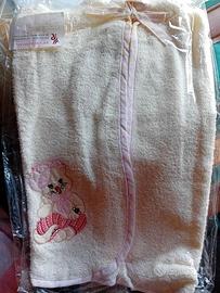 Accappatoio per bambina con ricamo