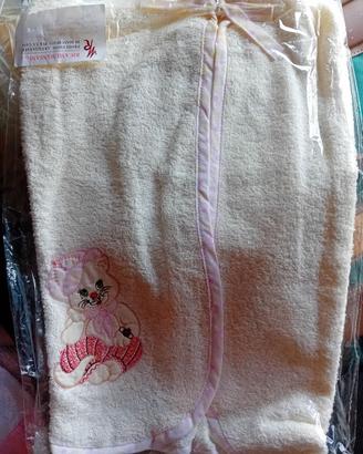 Accappatoio per bambina con ricamo