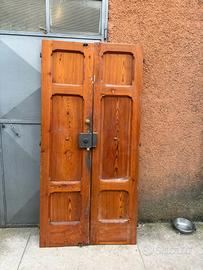 portone legno antico casa esterno 