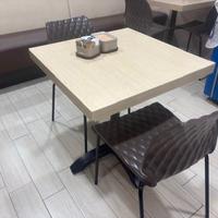 Sedie tavoli e divani per bar