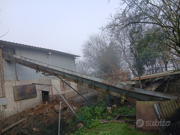 Caricatore per fieno legna