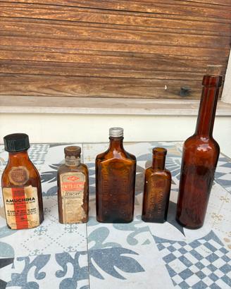 Vecchie bottiglie farmaceutiche