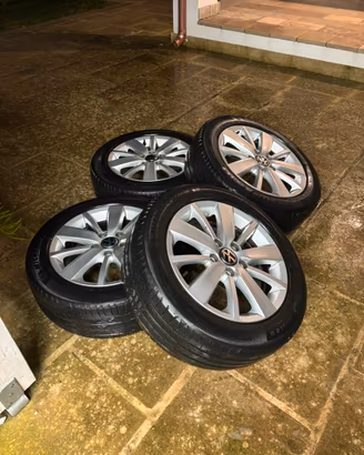 Cerchi in lega Volkswagen originali con pneumatici