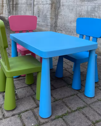 Tavolo e 3 sedie IKEA Mammut per bambini