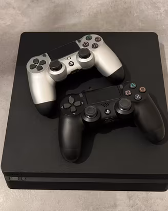 PS4 Slim 500GB + 2 Controller Originali Sony