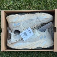 Adidas Yeezy Boost 700 Analog