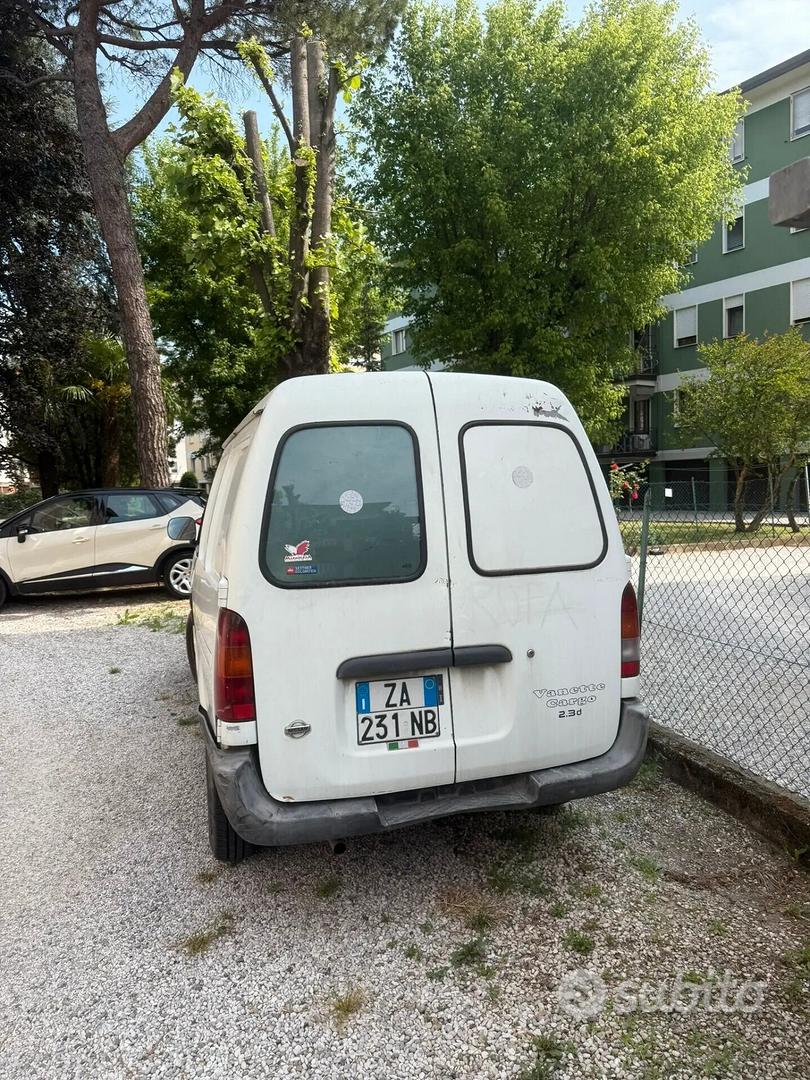 Nissan Vanette 1993 photo 3