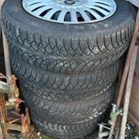 Cerchi con ruote invernali