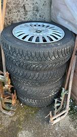 Cerchi con ruote invernali