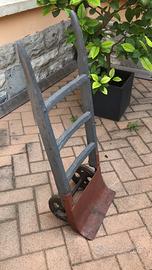 vecchio carrello da mugnaio porta sacchi