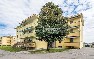 AMPIO 3 LOCALI DOPPI SERVIZI CON BOX