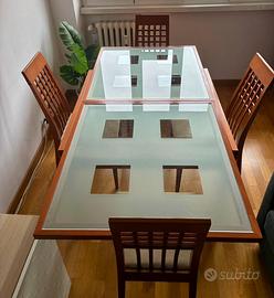 Tavolo allungabile in vetro con sedie abbinate