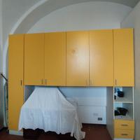 Armadio a ponte giallo