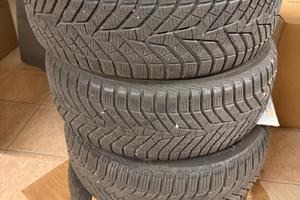 4 Gomme invernali 205/55 R 16
