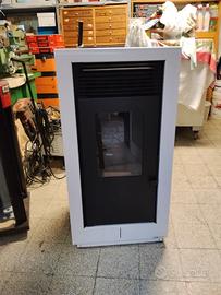Stufa a Pellet Karmek one 8 Kw mod. Bilbao