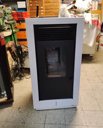 Stufa a Pellet Karmek one 8 Kw mod. Bilbao
