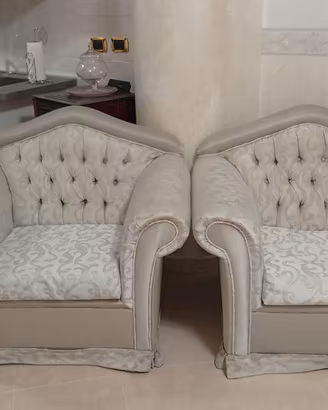 Coppia poltrone classiche  damascate eleganti