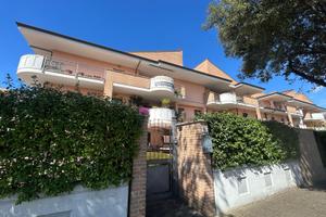 Trilocale via Portogallo 64, Semicentro, Aprilia