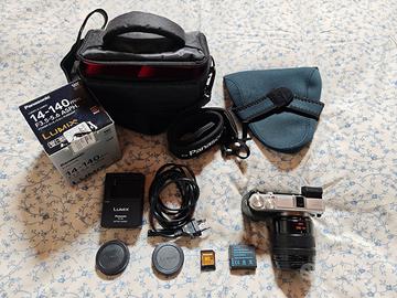 Panasonic Lumix GX7 con obiettivo 14-140