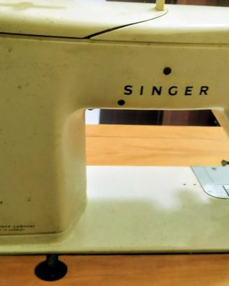 Macchina per cucire Singer 700