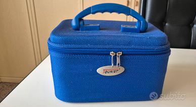Beauty case rigido blu con manico e doppia zip 