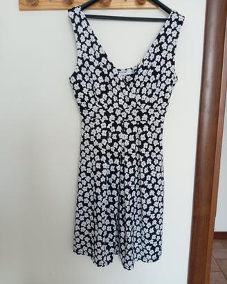 abito a fiori bianco e nero, elegante 