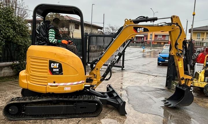 E165 Mini escavatore 30 q Caterpillar 303E