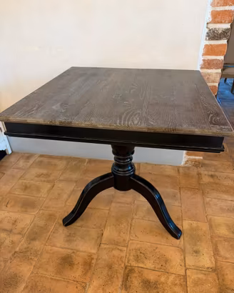 Tavolo quadrato Dialma Brown in rovere massello