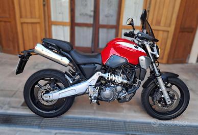 YAMAHA MT-03 .