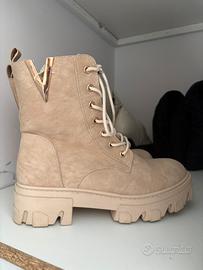 Stivaletti in calpscio beije