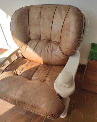 Poltrona vintage con posacenere nel bracciolo